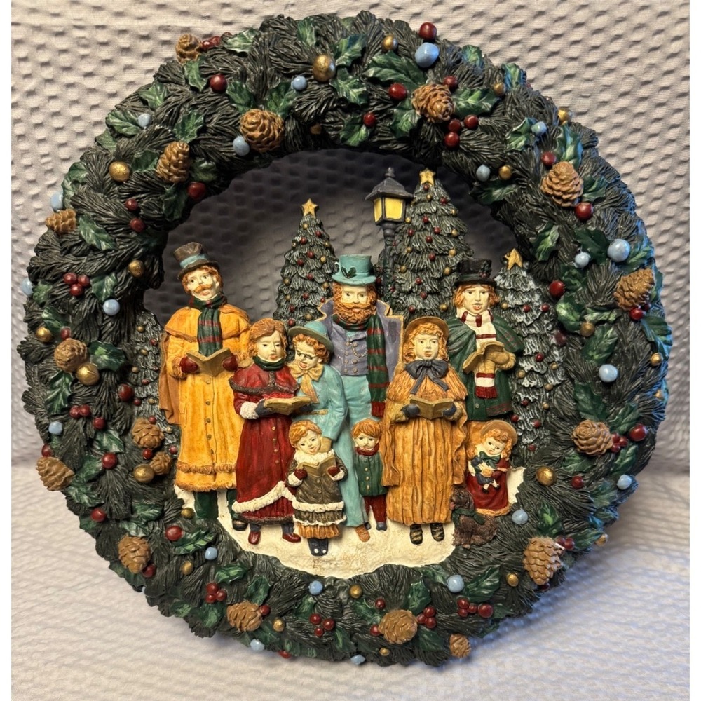 Vintage BRINN'S 12" Caroler CHRISTMAS Wreath FIGURES Hand painted Holly Tree‎